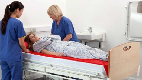 Patient safety check before using the slide sheet